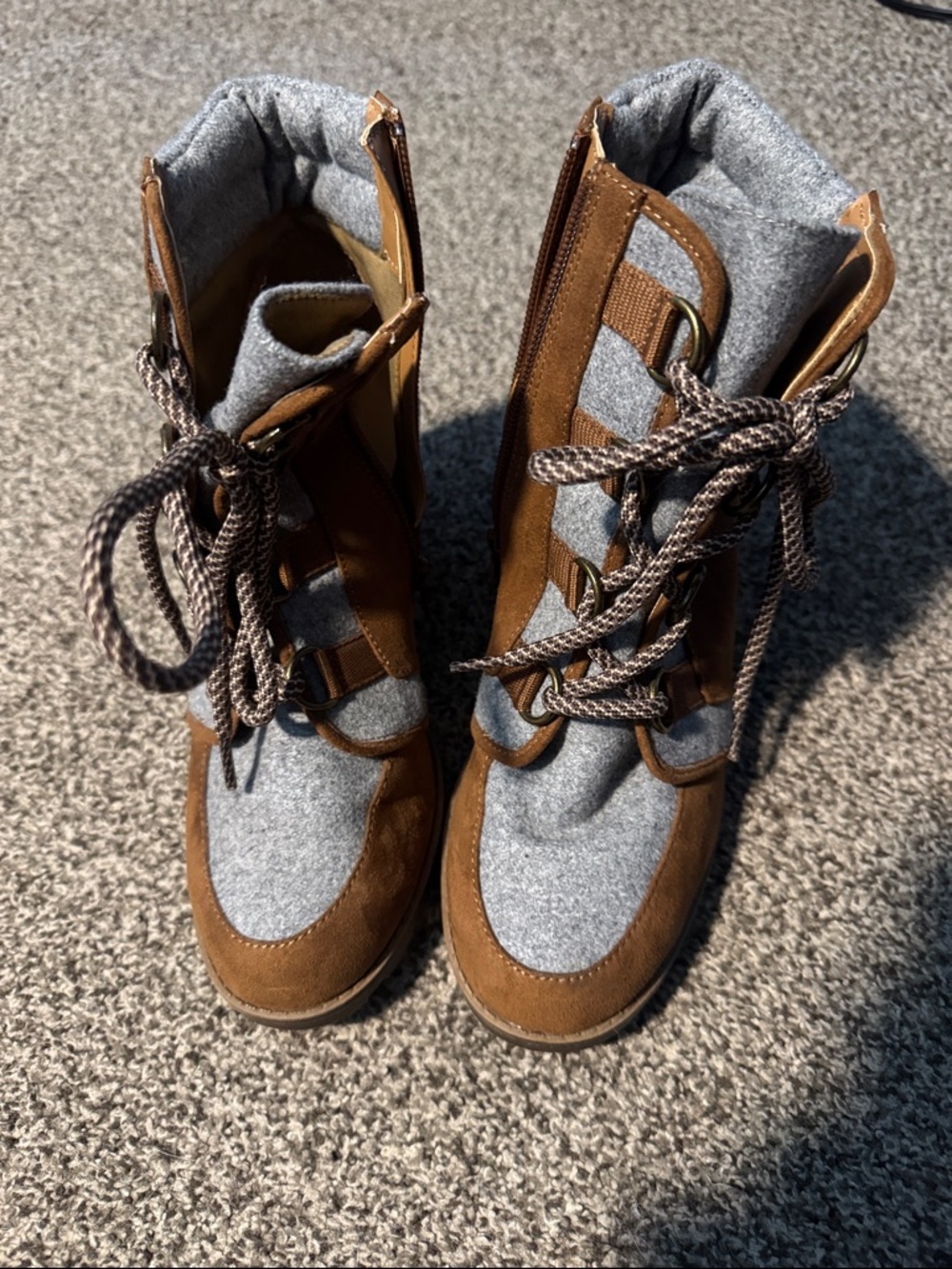 WORN ONCE Falls creek women’s sz 8 wedge heel boot